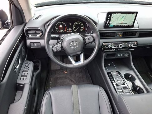 Used 2024 Honda Pilot Touring image 13