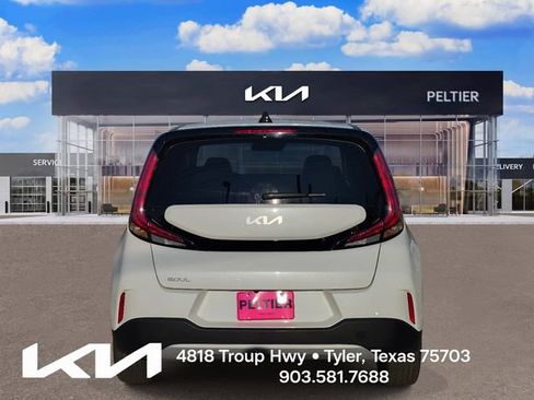 Certified 2025 Kia Soul LX w/ LX Technology Package FWD image 5