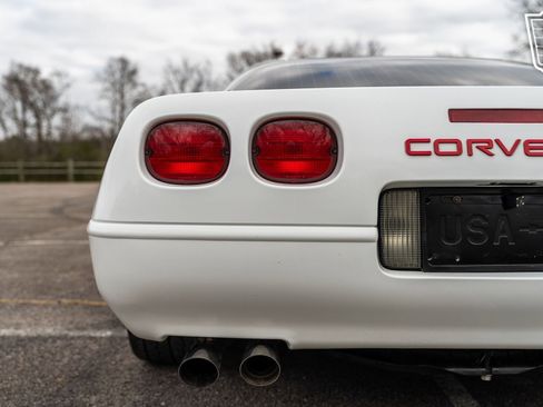 Used 1991 Chevrolet Corvette Coupe image 32