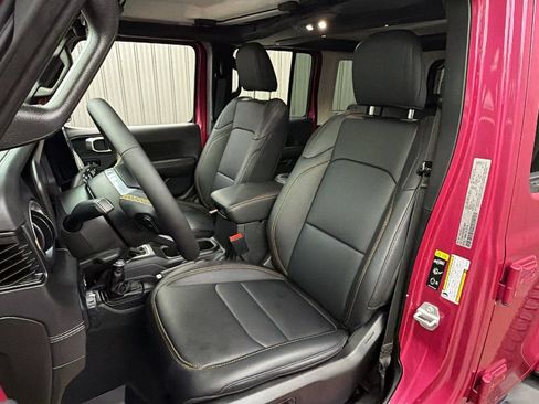 Used 2024 Jeep Wrangler Unlimited Sahara w/ Technology Group AWD/4WD image 21