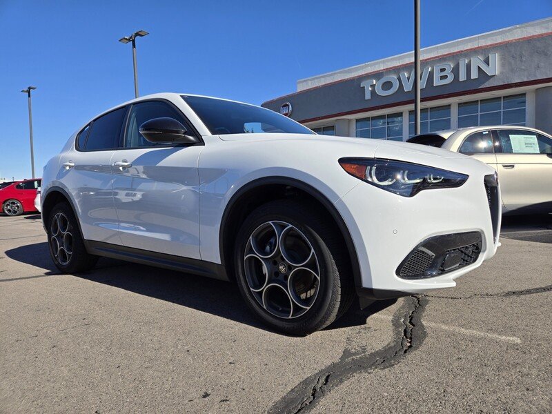 New 2025 Alfa Romeo Stelvio Sprint AWD/4WD image 2