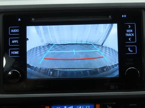 Used 2017 Toyota Tacoma TRD Off-Road w/ Premium & Technology Package image 15