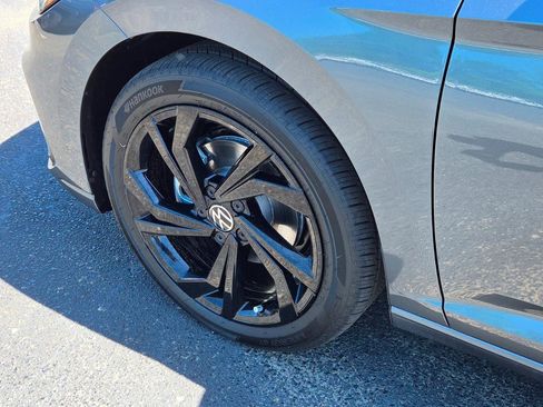 Used 2026 Volkswagen Jetta SE FWD image 8