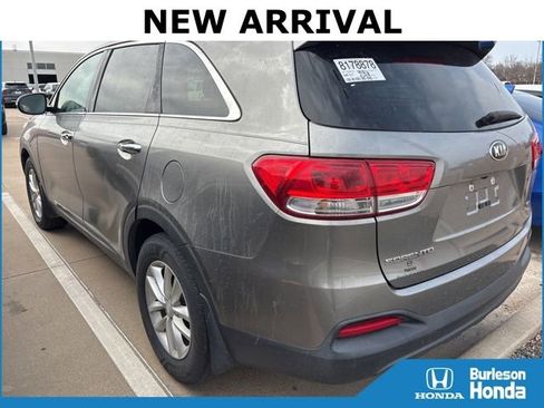 Used 2018 Kia Sorento L image 6
