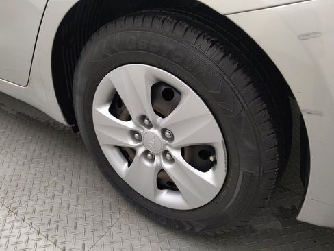 Used 2017 Kia Forte LX image 31