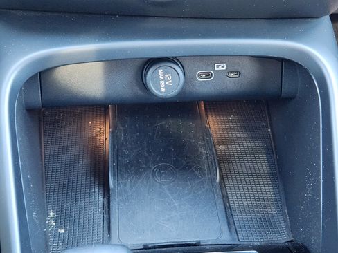 Used 2023 Volvo XC40 Recharge Ultimate image 32