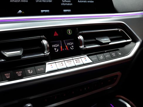 Used 2022 BMW X6 xDrive40i w/ Executive Package image 39