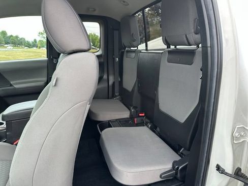 Used 2022 Toyota Tacoma SR5 AWD/4WD image 18