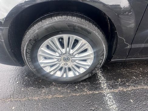 Used 2016 Chrysler Town & Country Limited image 9