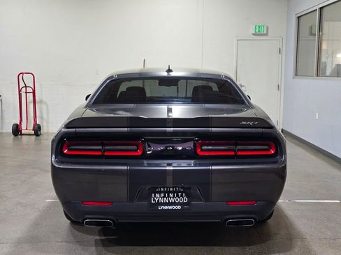 Used 2016 Dodge Challenger SRT w/ Technology Group image 5