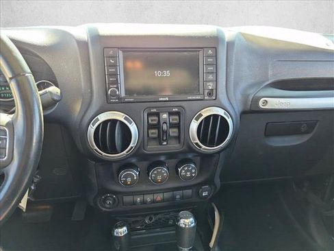 Used 2018 Jeep Wrangler Unlimited Sahara w/ Connectivity Group AWD/4WD image 11