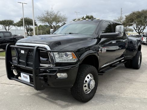 Used 2018 RAM 3500 Laramie Longhorn image 9