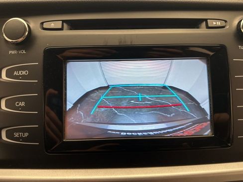 Used 2019 Toyota Highlander LE image 25