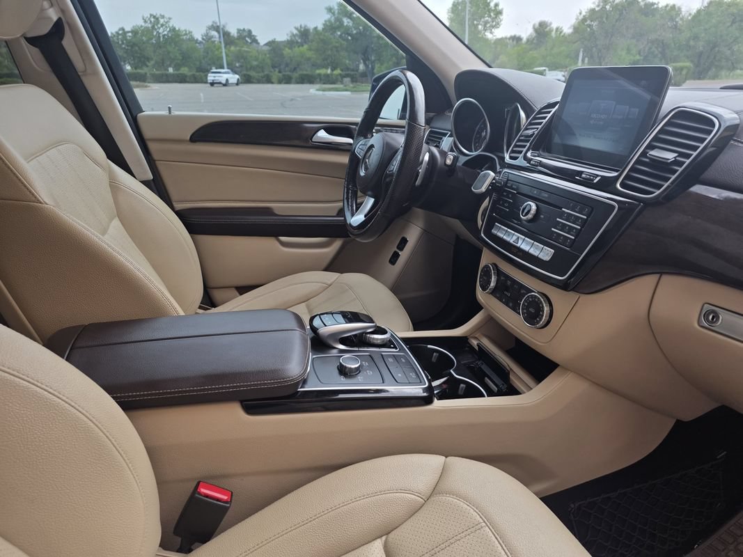Used 2017 Mercedes-Benz GLS 450 4MATIC image 31