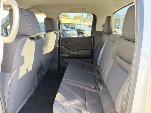 Used 2024 Nissan Frontier SV image 21