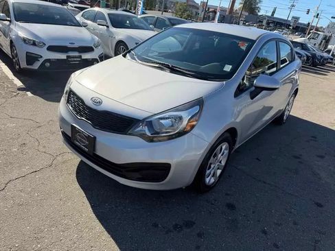 Used 2012 Kia Rio LX FWD image 3