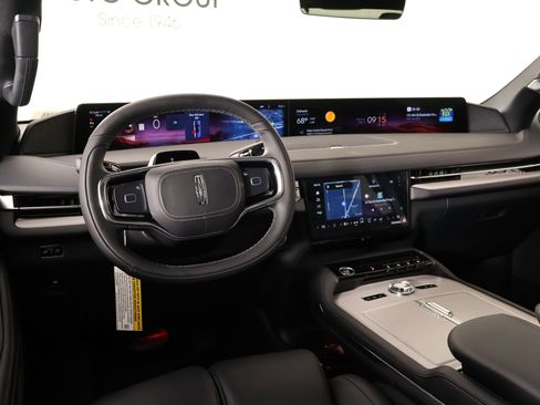 New 2025 Lincoln Navigator Reserve w/ Jet Appearance Package AWD/4WD image 2