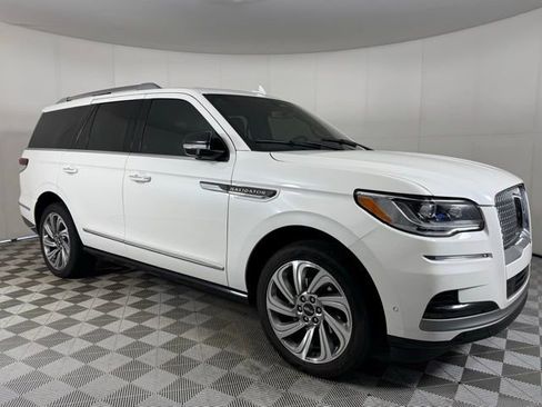 Used 2023 Lincoln Navigator Reserve image 13