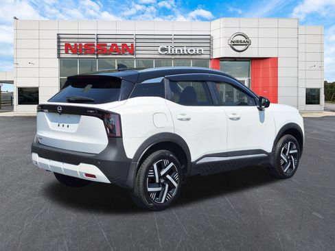 Used 2026 Nissan Kicks SV w/ Charging Package FWD image 3