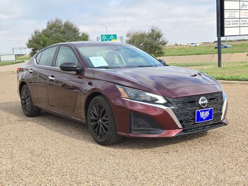 Used 2024 Nissan Altima 2.5 SV FWD image 7