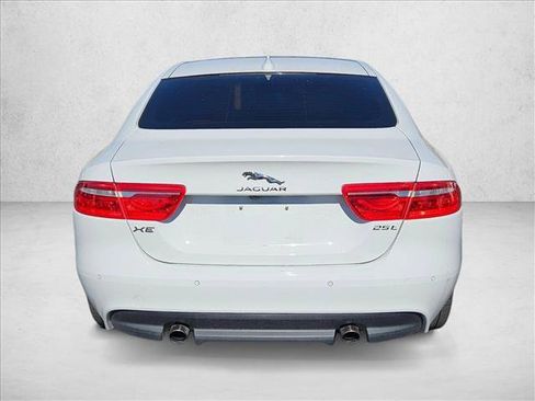 Used 2018 Jaguar XE Premium image 6