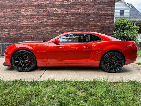 Used 2013 Chevrolet Camaro SS w/ SS Performance Package RWD image 19