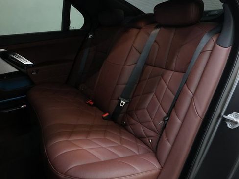 Used 2025 BMW 760i xDrive w/ Executive Package image 82