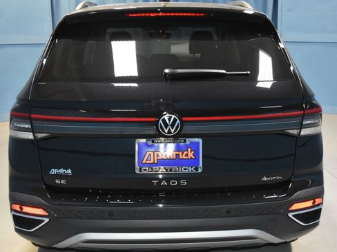 New 2025 Volkswagen Taos SE image 22
