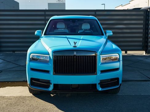 Used 2022 Rolls-Royce Cullinan Black Badge w/ Dark Exterior Package image 9