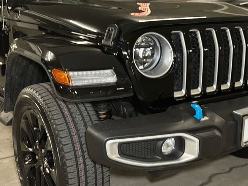 Used 2023 Jeep Wrangler Unlimited Sahara w/ Cold Weather Group image 9