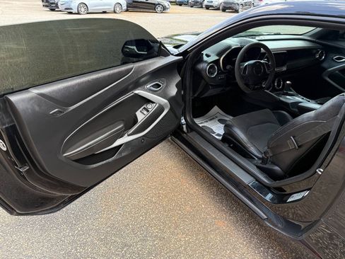 Used 2018 Chevrolet Camaro SS RWD image 9