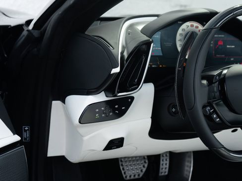 Used 2025 Ferrari Roma Spider image 20