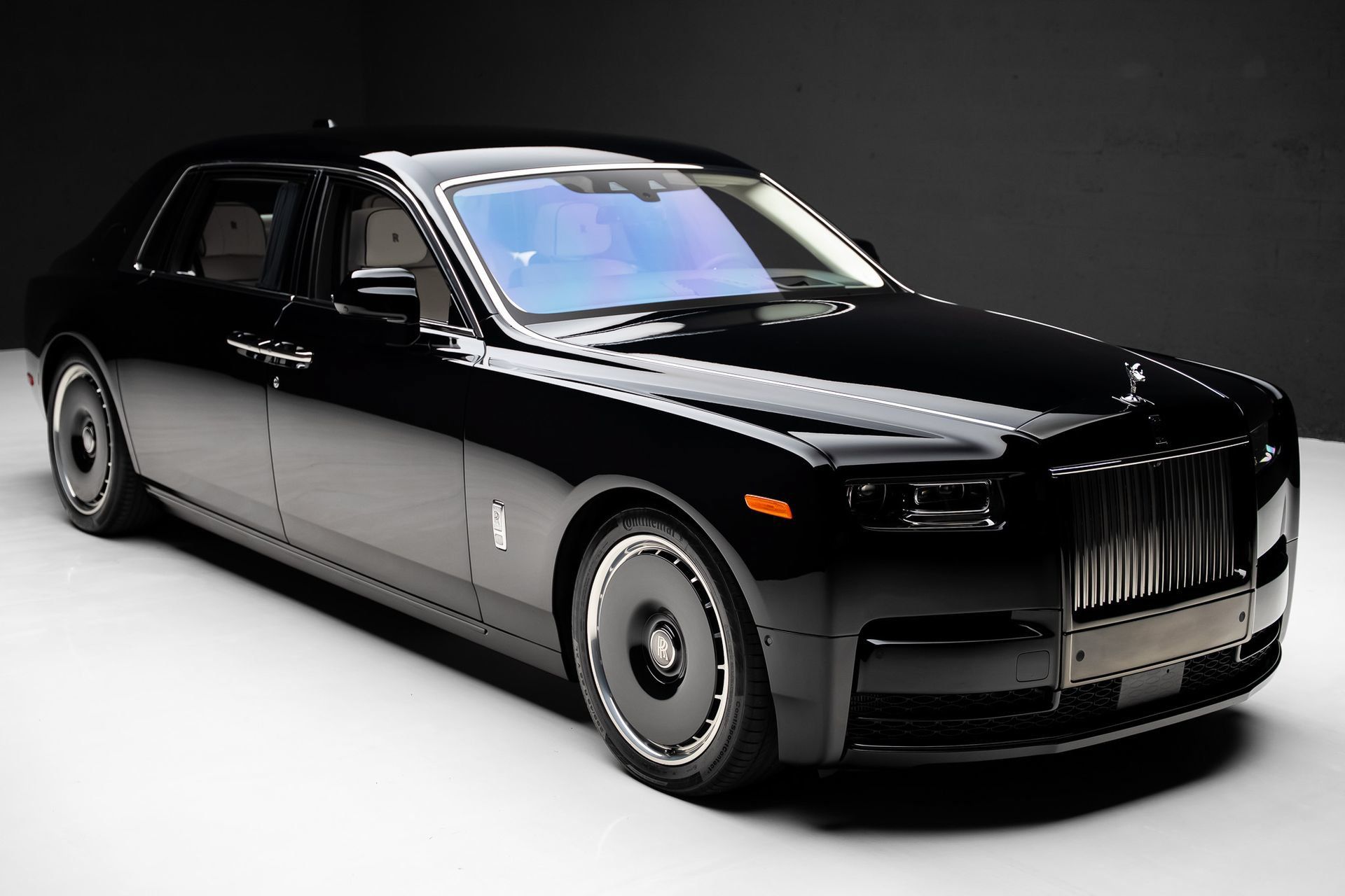 Used 2024 Rolls-Royce Phantom Extended Wheelbase RWD image 39