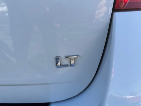 Used 2017 Chevrolet Equinox LT FWD image 8