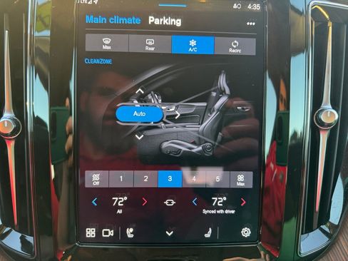 Certified 2024 Volvo XC60 B5 Plus w/ Climate Package image 18