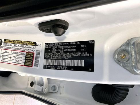 Used 2023 Toyota Highlander XLE AWD/4WD image 36