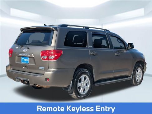 Used 2016 Toyota Sequoia SR5 RWD image 6