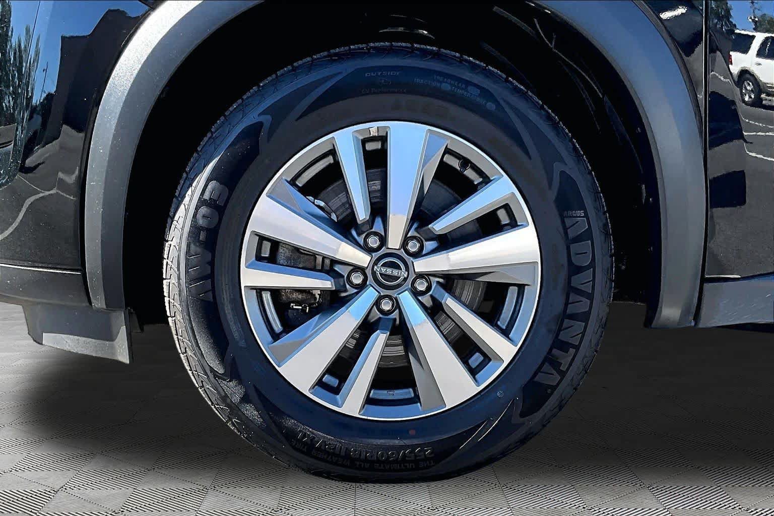 Used 2025 Nissan Pathfinder SL AWD/4WD image 11