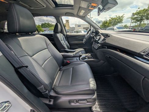 Used 2021 Honda Pilot Touring image 10