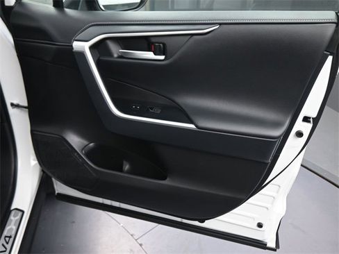 Used 2025 Toyota RAV4 Limited image 34