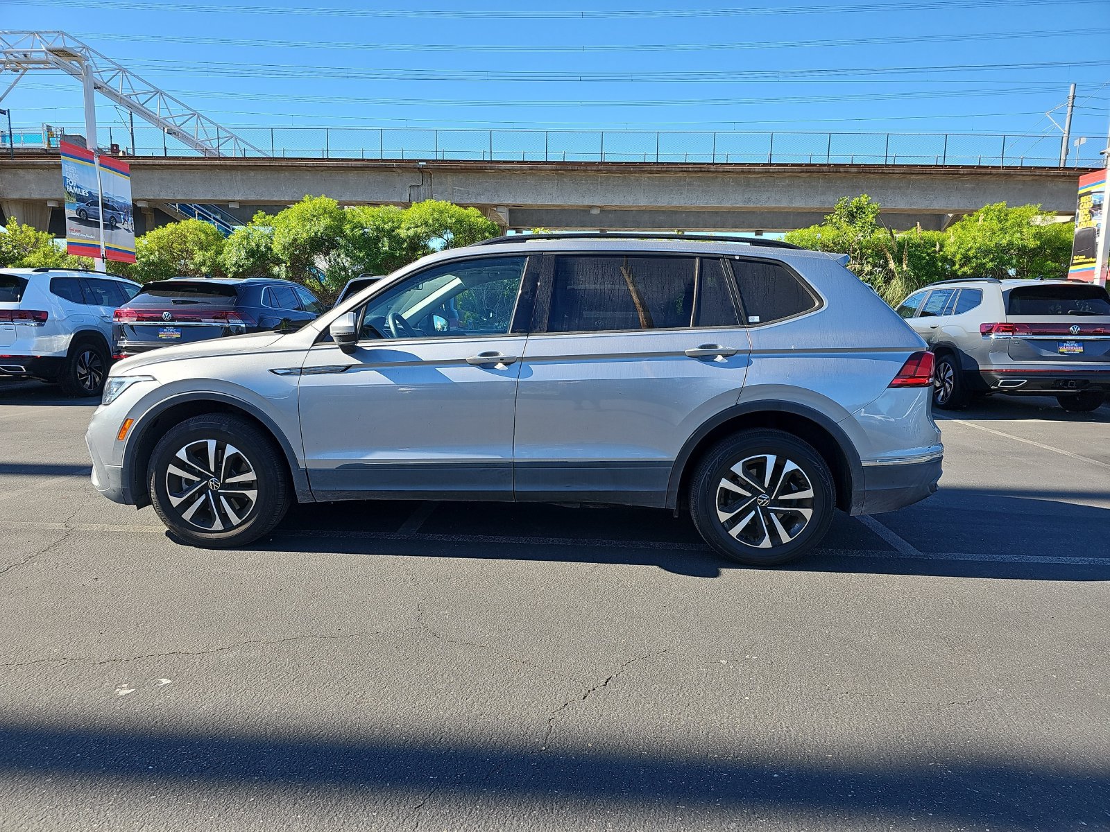 Used 2022 Volkswagen Tiguan S FWD image 8