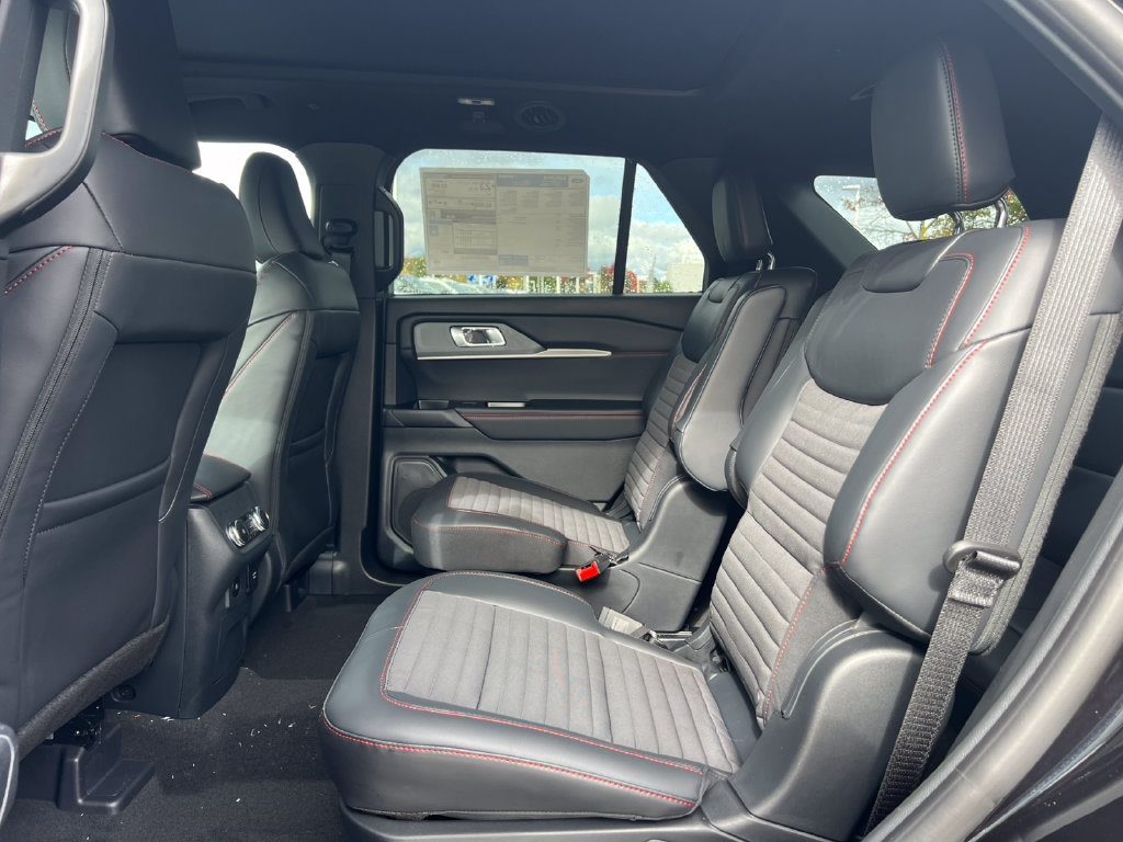 Used 2027 Ford Explorer ST-Line w/ Premium Package AWD/4WD image 5