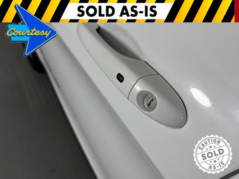 Used 2018 Jeep Cherokee Latitude Plus w/ Comfort/Convenience Group FWD image 12