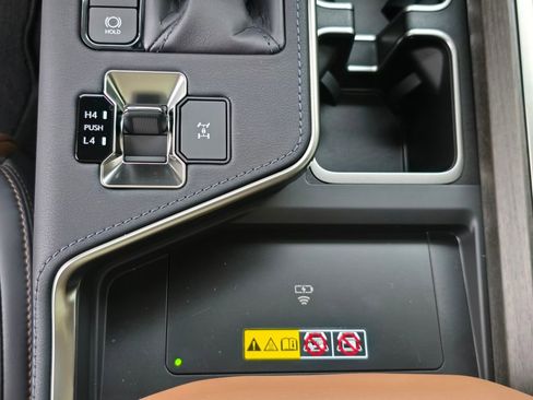 Used 2025 Lexus GX 550 w/ Accessory Package (Z1) image 31