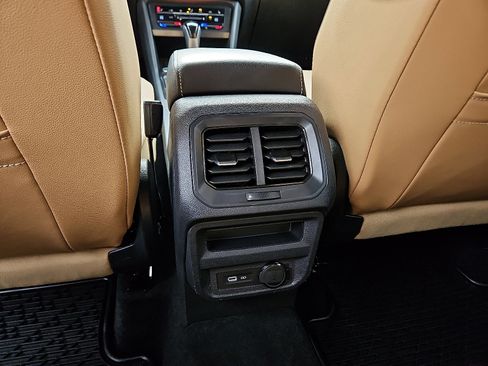 Certified 2022 Volkswagen Tiguan SE image 7