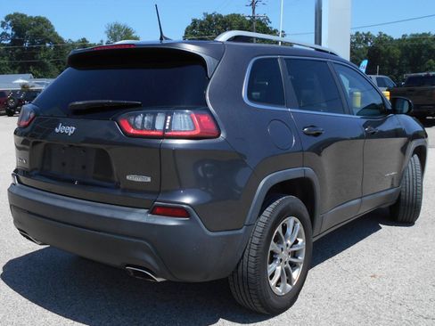 Certified 2019 Jeep Cherokee Latitude Plus w/ Comfort/Convenience Group AWD/4WD image 18