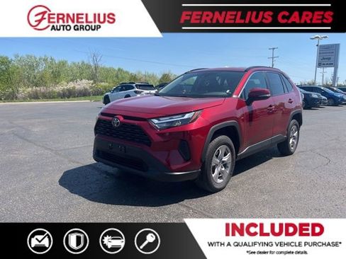 Used 2025 Toyota RAV4 XLE AWD/4WD image 3