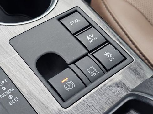 Used 2025 Toyota Highlander Limited image 13