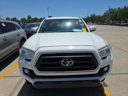 Used 2020 Toyota Tacoma SR5 AWD/4WD image 2