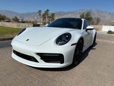 Used 2021 Porsche 911 Carrera RWD image 2